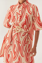 Exquise-Soyut Desenli Tokalı Kemer Detaylı Pamuklu Gömlek Yaka Regular Elbise-Elbise-12-Milagron.com