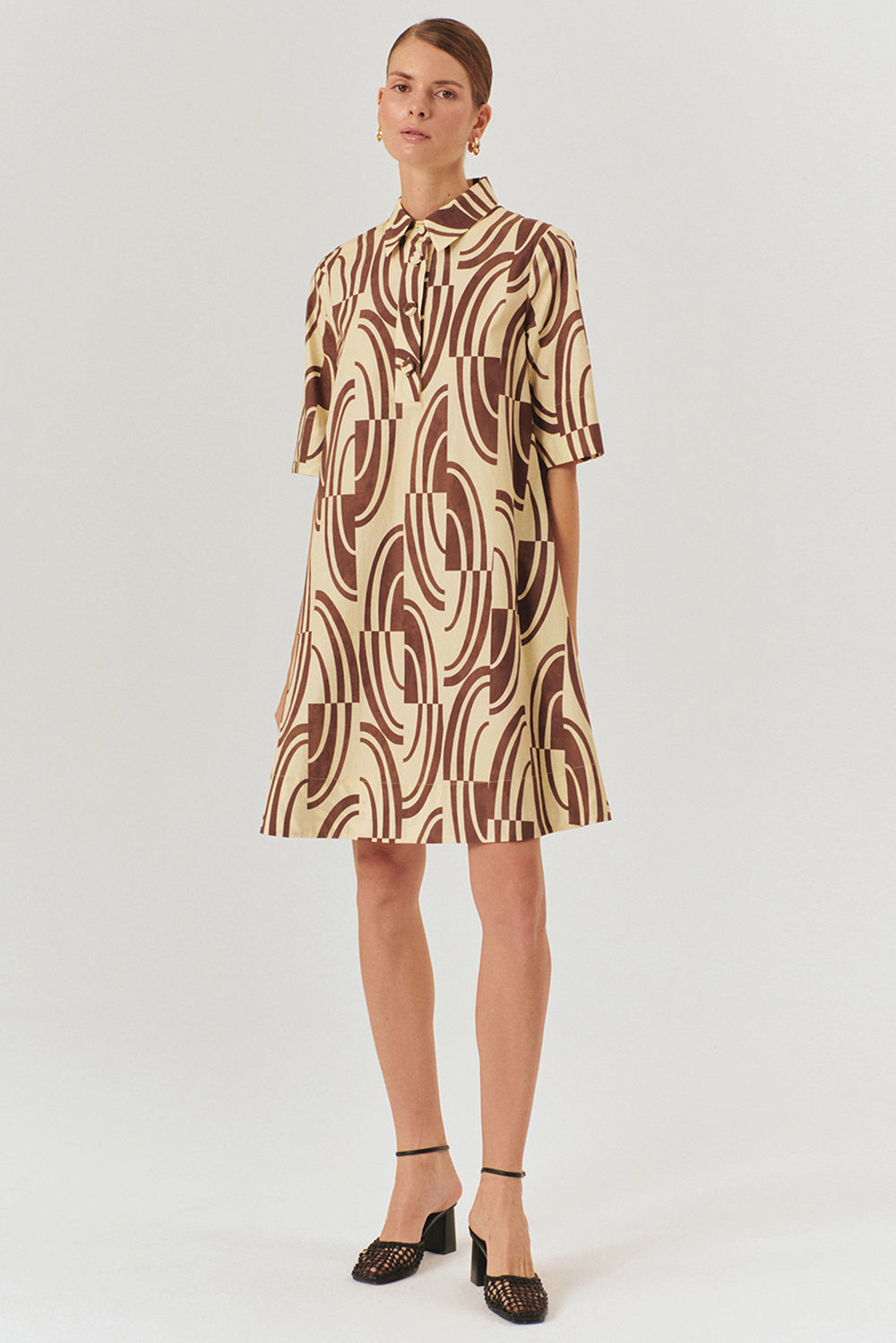 Exquise-Soyut Desenli Tokalı Kemer Detaylı Pamuklu Gömlek Yaka Regular Elbise-Elbise-2-Milagron.com