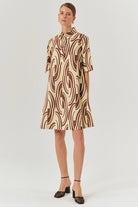 Exquise-Soyut Desenli Tokalı Kemer Detaylı Pamuklu Gömlek Yaka Regular Elbise-Elbise-2-Milagron.com