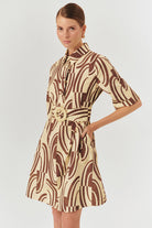 Exquise-Soyut Desenli Tokalı Kemer Detaylı Pamuklu Gömlek Yaka Regular Elbise-Elbise-3-Milagron.com