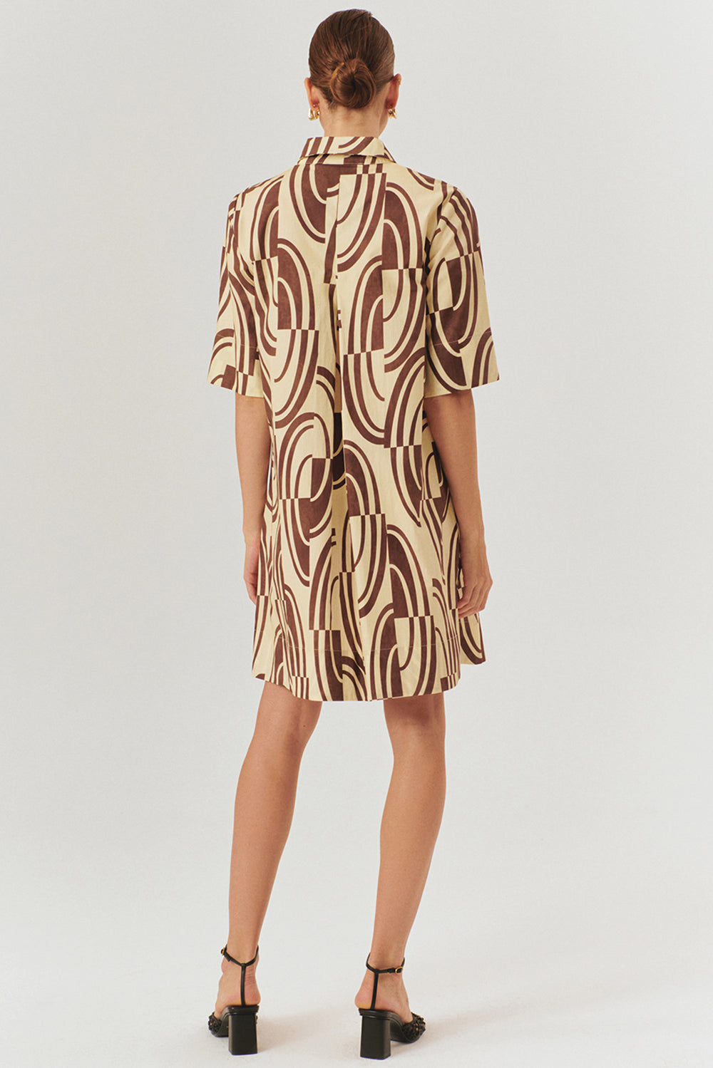 Exquise-Soyut Desenli Tokalı Kemer Detaylı Pamuklu Gömlek Yaka Regular Elbise-Elbise-5-Milagron.com