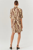 Exquise-Soyut Desenli Tokalı Kemer Detaylı Pamuklu Gömlek Yaka Regular Elbise-Elbise-5-Milagron.com