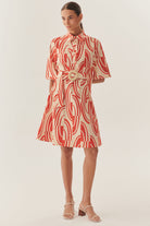 Exquise-Soyut Desenli Tokalı Kemer Detaylı Pamuklu Gömlek Yaka Regular Elbise-Elbise-8-Milagron.com