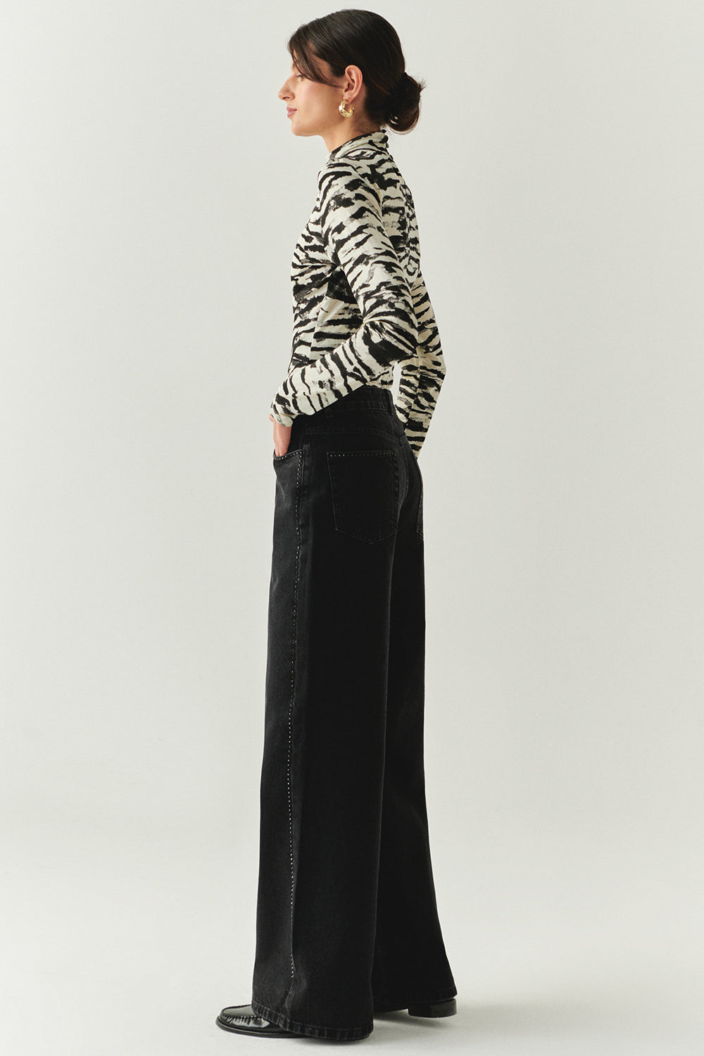 Exquise-Taş Detaylı Cepli Regular Geniş Paça Siyah Denim Pantolon-JEAN-4-Milagron.com