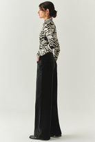 Exquise-Taş Detaylı Cepli Regular Geniş Paça Siyah Denim Pantolon-JEAN-4-Milagron.com