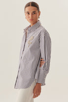 Exquise-Taş İşleme Detaylı Lacivert Beyaz Oversize çizgili Poplin Gömlek-Gömlek-10-Milagron.com