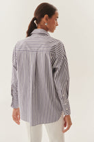 Exquise-Taş İşleme Detaylı Lacivert Beyaz Oversize çizgili Poplin Gömlek-Gömlek-11-Milagron.com