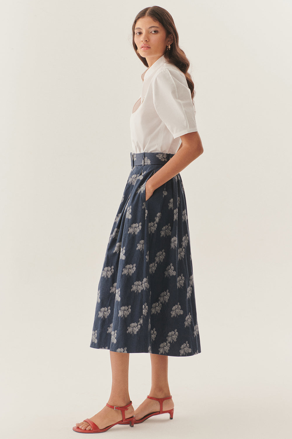 Exquise-Taş İşlemeli Hakim Yaka Pamuklu Rahat Kalıp Beyaz Bluz-Bluz-4-Milagron.com