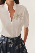 Exquise-Taş İşlemeli Hakim Yaka Pamuklu Rahat Kalıp Beyaz Bluz-Bluz-5-Milagron.com