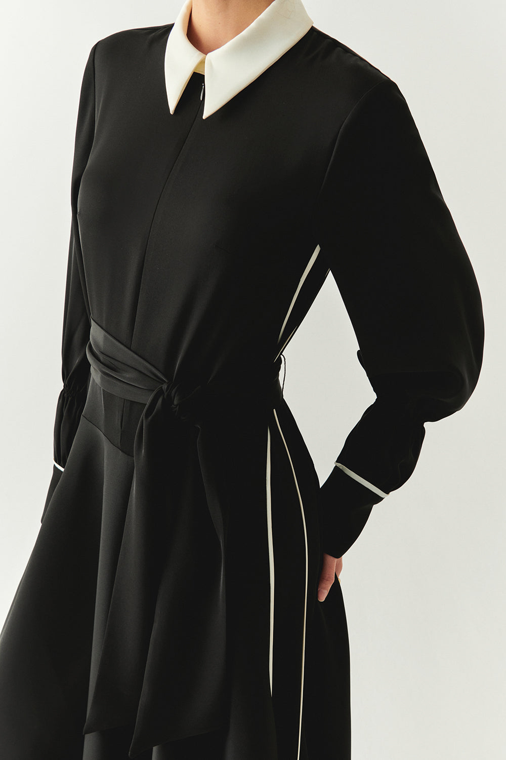 Exquise-Uzun Kollu Kuşaklı Düşük Bel Regular Siyah Midi Elbise-ELBİSE-5-Milagron.com