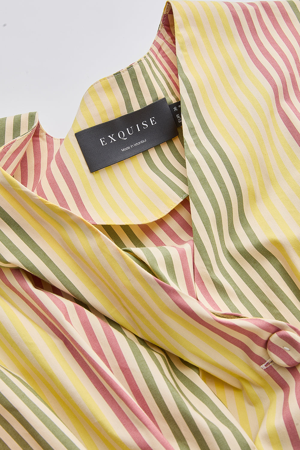 V Yaka Bele Oturan Düğmeli Cepli Regular Mini Çok Renkli Elbise