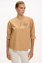V Yaka İşlemeli Kısa Kollu Regular Camel Bluz