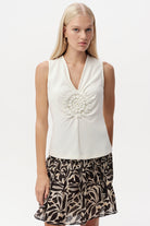 V Yaka Kolsuz Dantelli Slim Fit Örme Ekru Bluz