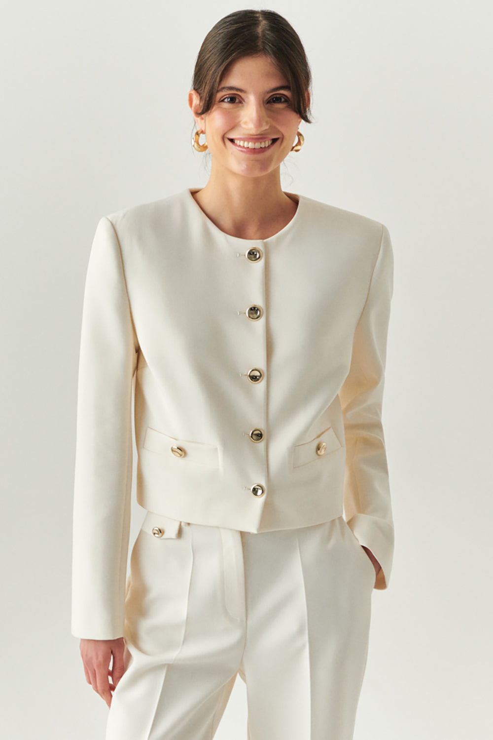 Exquise-Vatkalı Gold Düğmeli Uzun Kollu Kısa Regular Krem Ceket-CEKET-1-Milagron.com