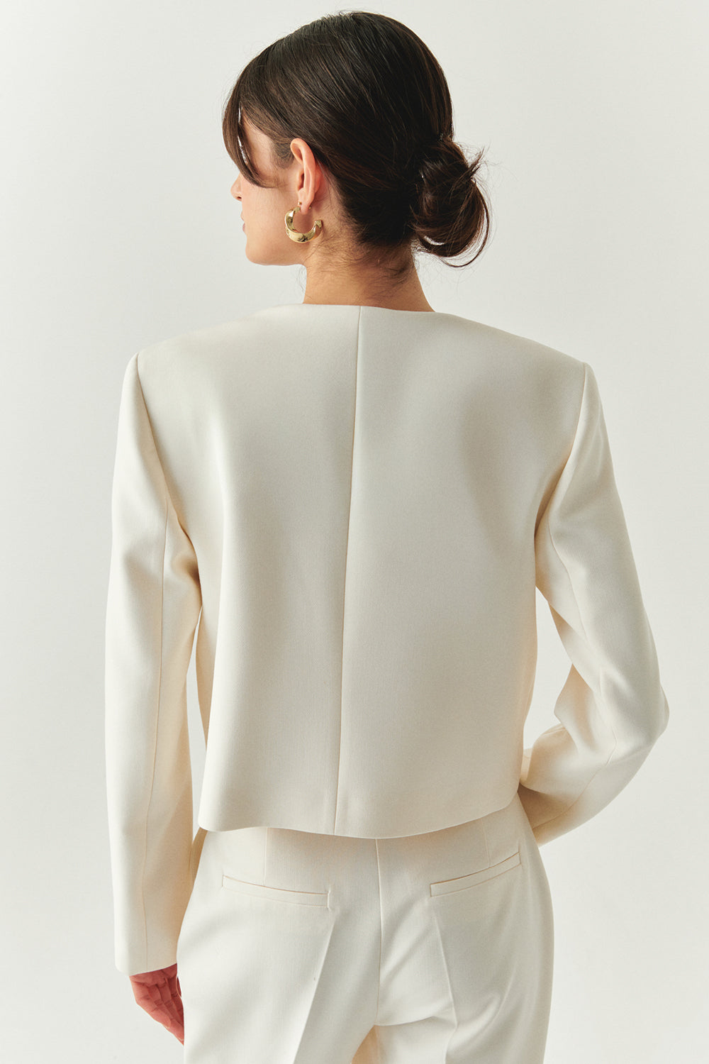 Exquise-Vatkalı Gold Düğmeli Uzun Kollu Kısa Regular Krem Ceket-CEKET-3-Milagron.com