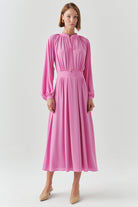 Exquise-Yakası Bağcıklı Bele Oturan Astarlı Regular Leylak Midi Elbise-ELBİSE-1-Milagron.com