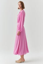 Exquise-Yakası Bağcıklı Bele Oturan Astarlı Regular Leylak Midi Elbise-ELBİSE-2-Milagron.com