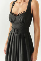 Exquise-Yakası Dantelli Kuplu Taşlı Tokalı Kemerli Regular Midi Gri Elbise-ELBİSE-4-Milagron.com