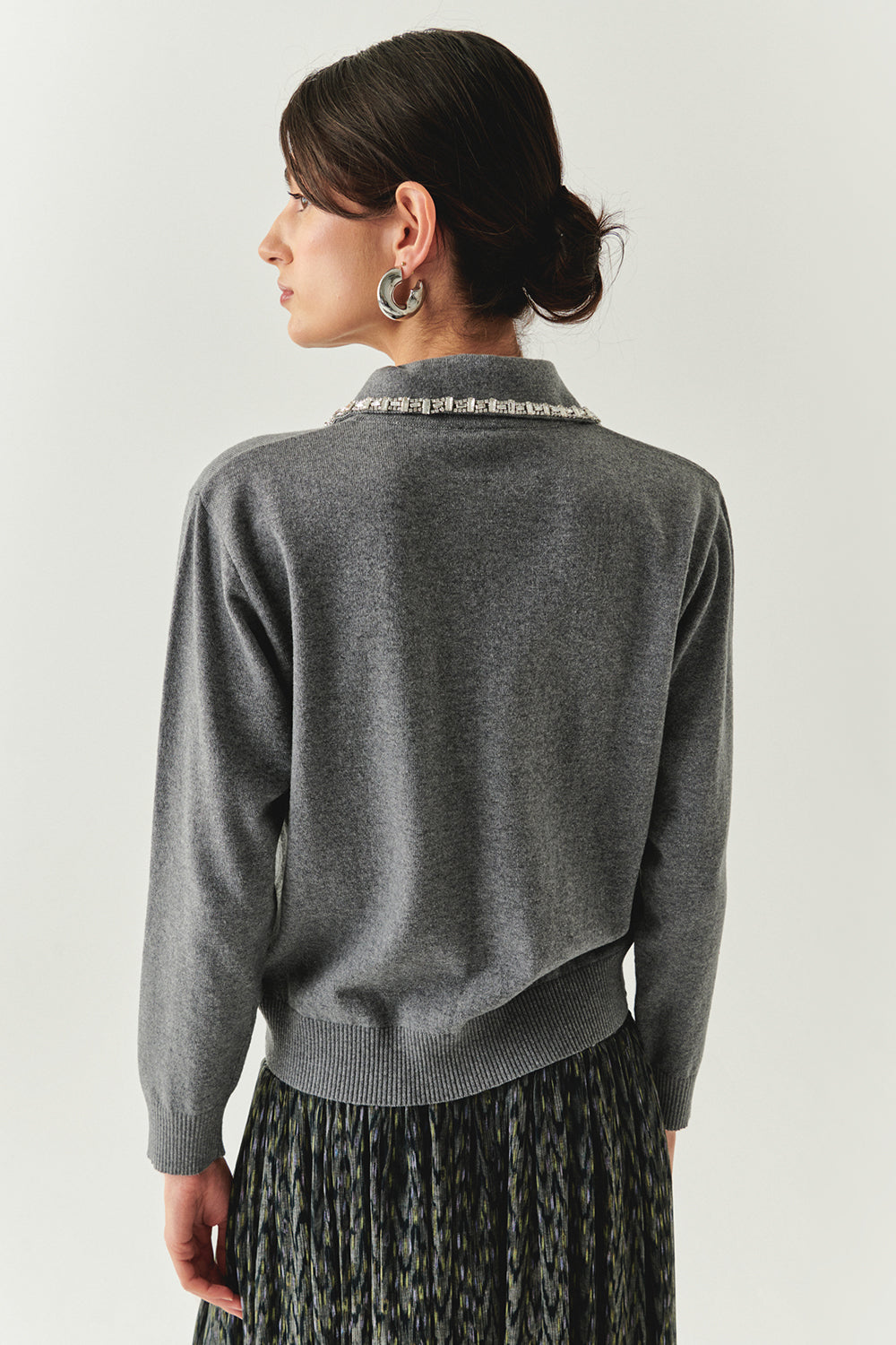 Exquise-Yakası Taşlı Uzun Kollu Regular Triko Gri Bluz-BLUZ-3-Milagron.com