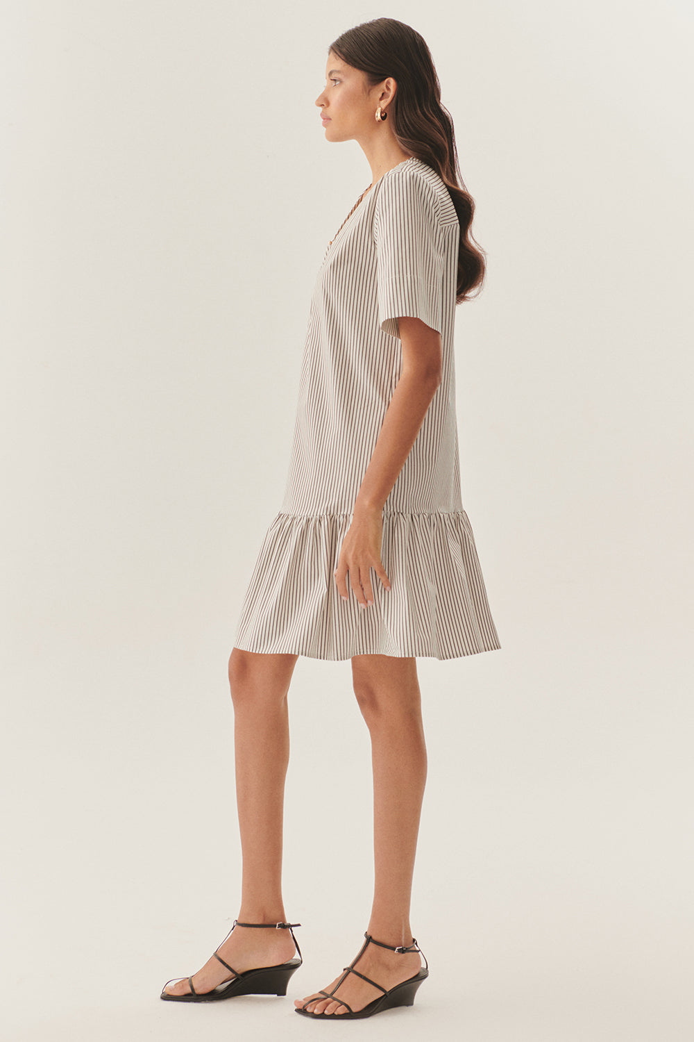 Exquise-Yakası Toka Detaylı Pileli Rahat Kesim Çizgili Pamuklu Elbise-Elbise-3-Milagron.com