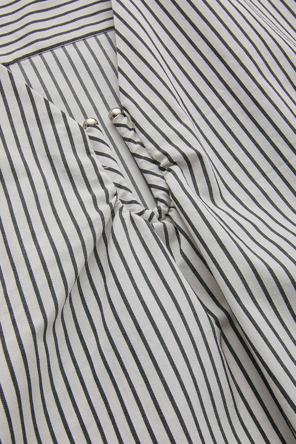 Exquise-Yakası Toka Detaylı Pileli Rahat Kesim Çizgili Pamuklu Elbise-Elbise-7-Milagron.com