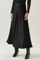 Exquise-Yandan Fermuarlı Yüksek Bel Grogren Detaylı Saten Regular Siyah Midi Etek-ETEK-3-Milagron.com