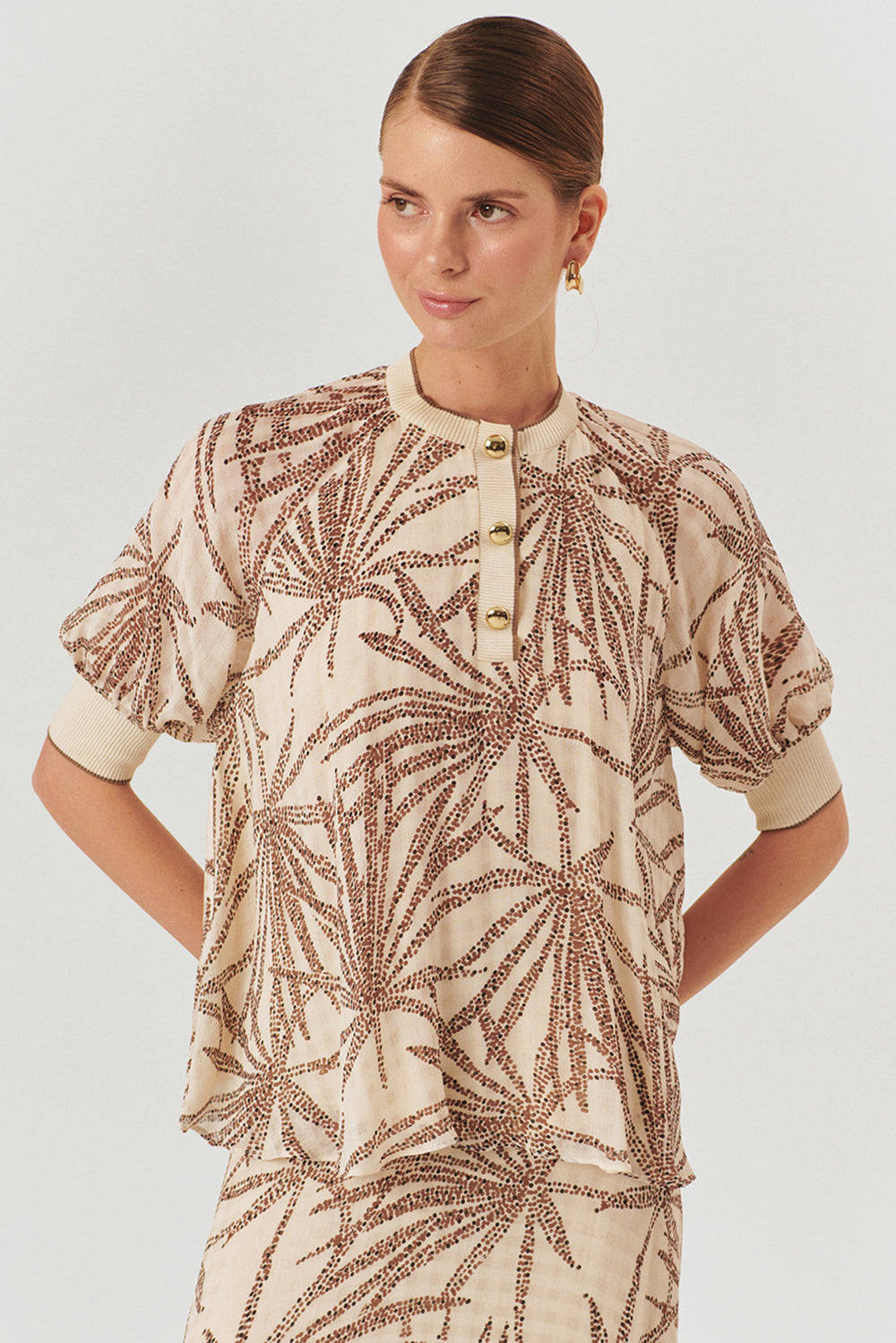 Exquise-Yaprak Desenli Düğme Detaylı Rahat Kesim Rayon şifon Bluz-Bluz-2-Milagron.com