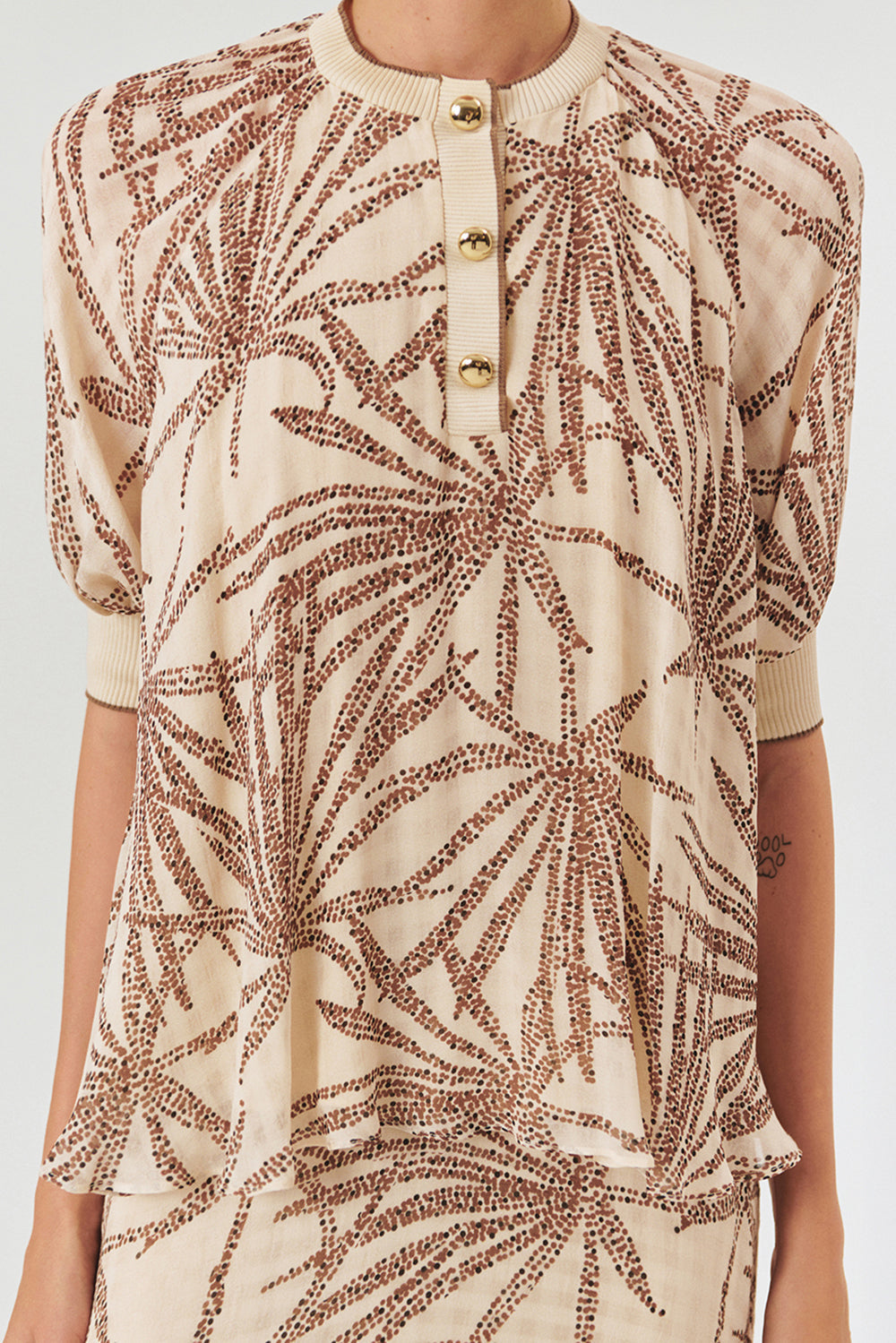 Exquise-Yaprak Desenli Düğme Detaylı Rahat Kesim Rayon şifon Bluz-Bluz-5-Milagron.com