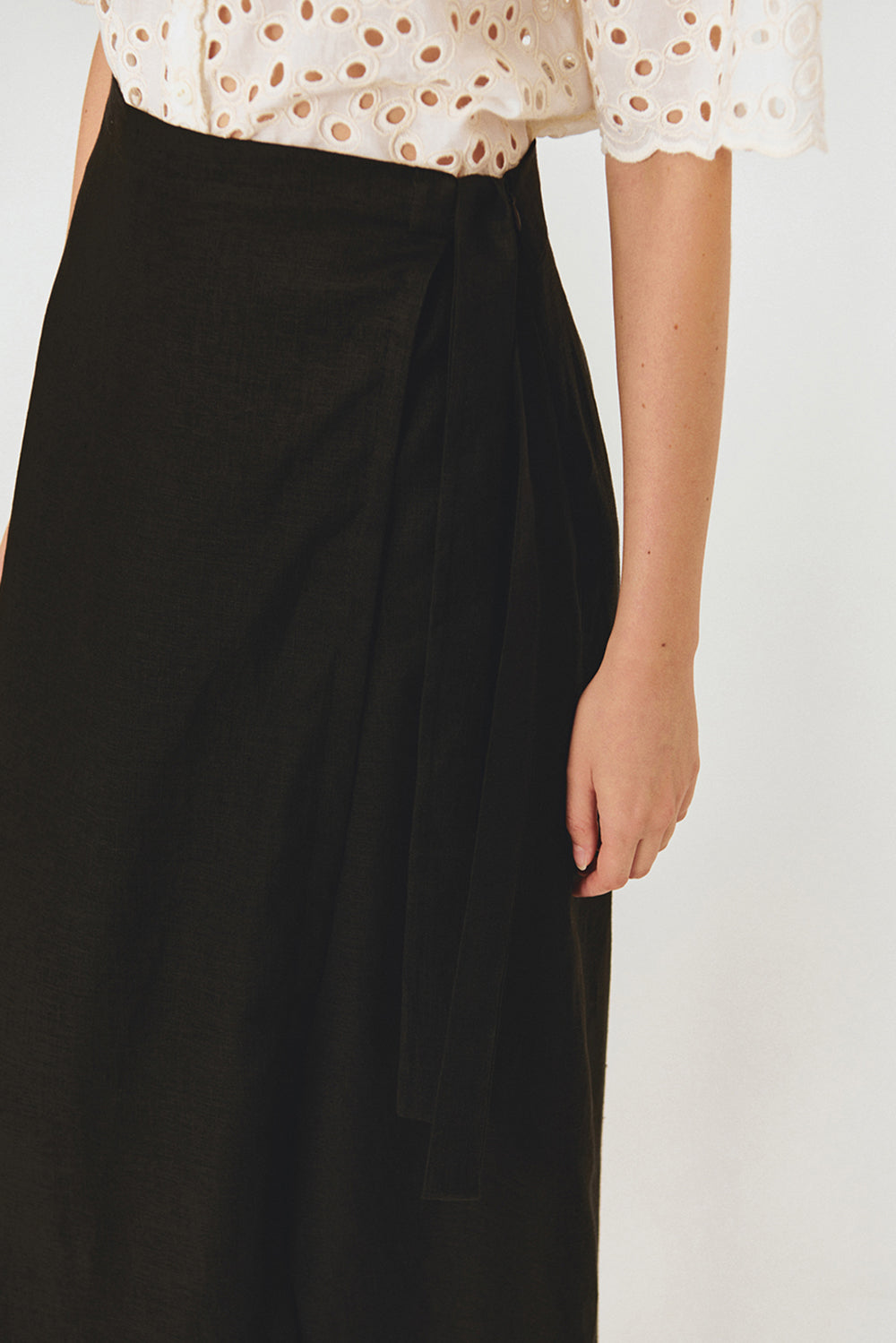 Exquise-Yüksek Bel Geniş Kısa Paçalı Siyah Etek Pantolon-PANTOLON-5-Milagron.com