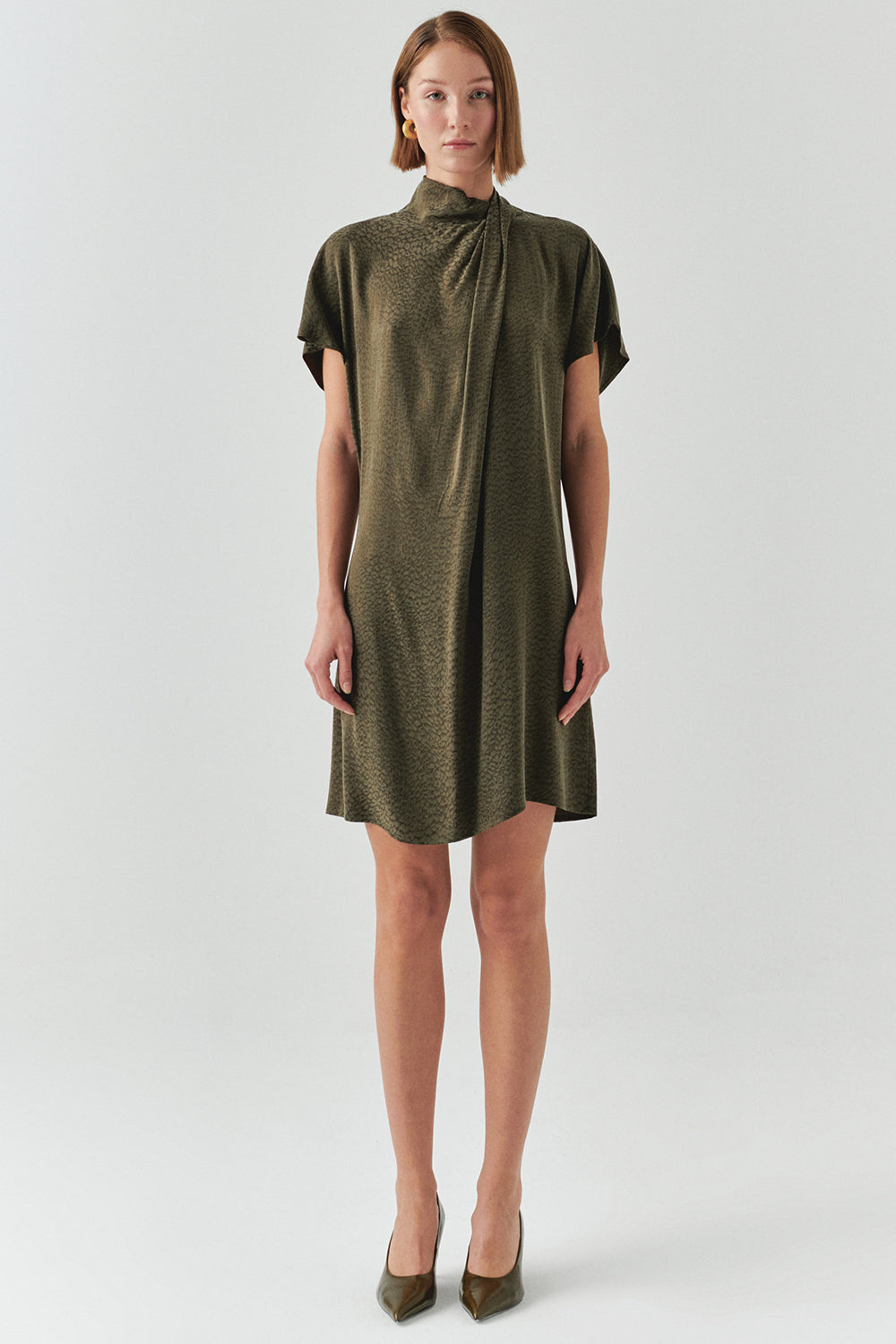 Exquise-Yüksek Yaka Düşük Omuzlu Jakarlı Leopar Regular Mini Elbise-ELBİSE-5-Milagron.com