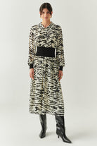 Exquise-Zebra Desenli Beli Ribanalı Regular Astarlı Midi Siyah Kemik Elbise-ELBİSE-1-Milagron.com