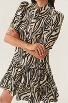 Exquise-Zebra Desenli Pileli Kısa Kollu Regular Pamuklu Mini Elbise-ELBİSE-5-Milagron.com