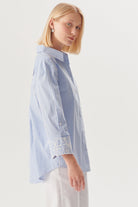 Exquise-çiçek İşlemeli Mavi çizgili Regular Gömlek-Gömlek-3-Milagron.com