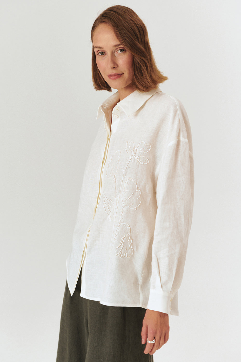 Exquise-çiçek İşlemeli Regular Beyaz Keten Gömlek-GÖMLEK-2-Milagron.com
