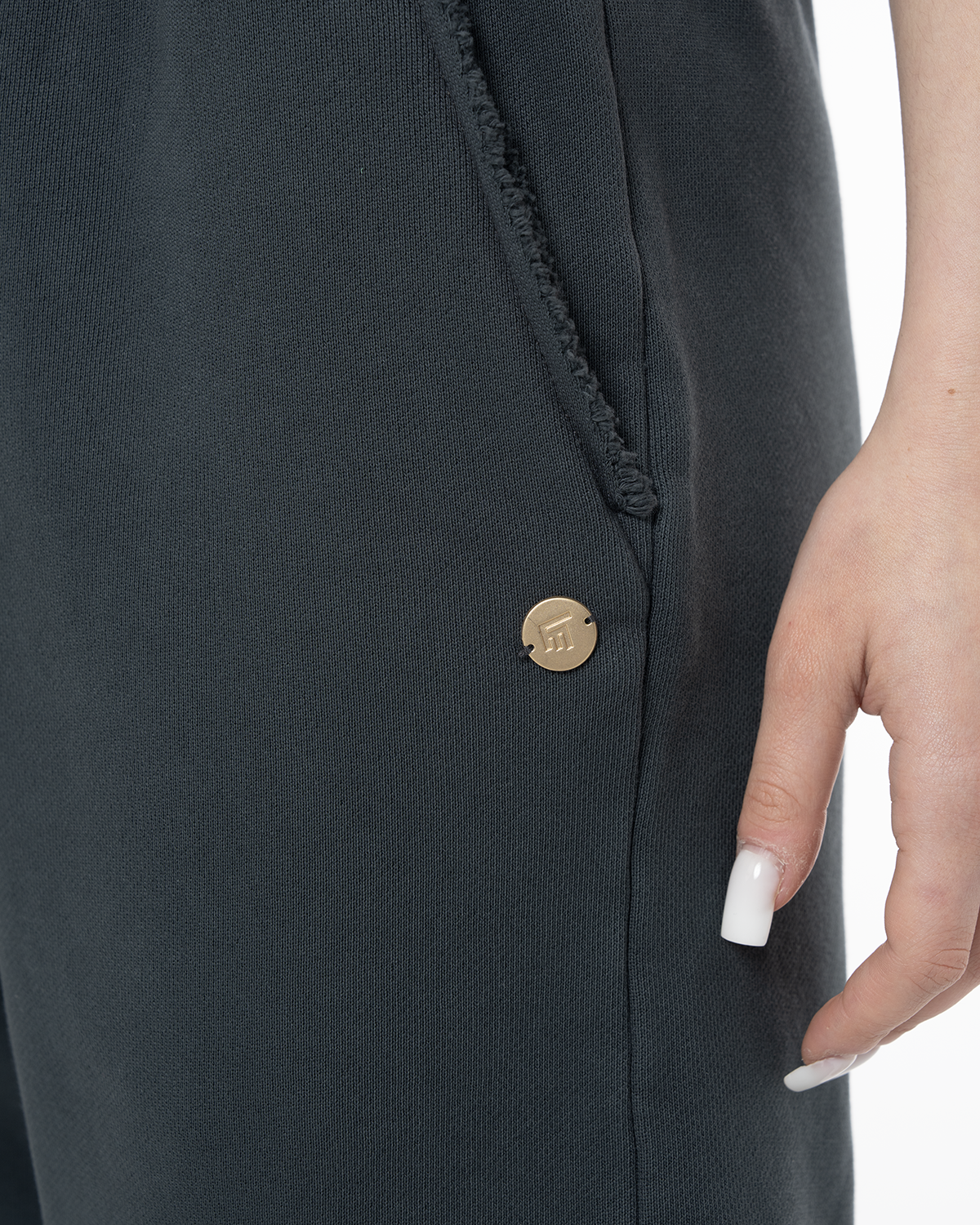 Unisex Oversize Nakişli Fm Madalyon Detayli Yipratmali Şort - Black