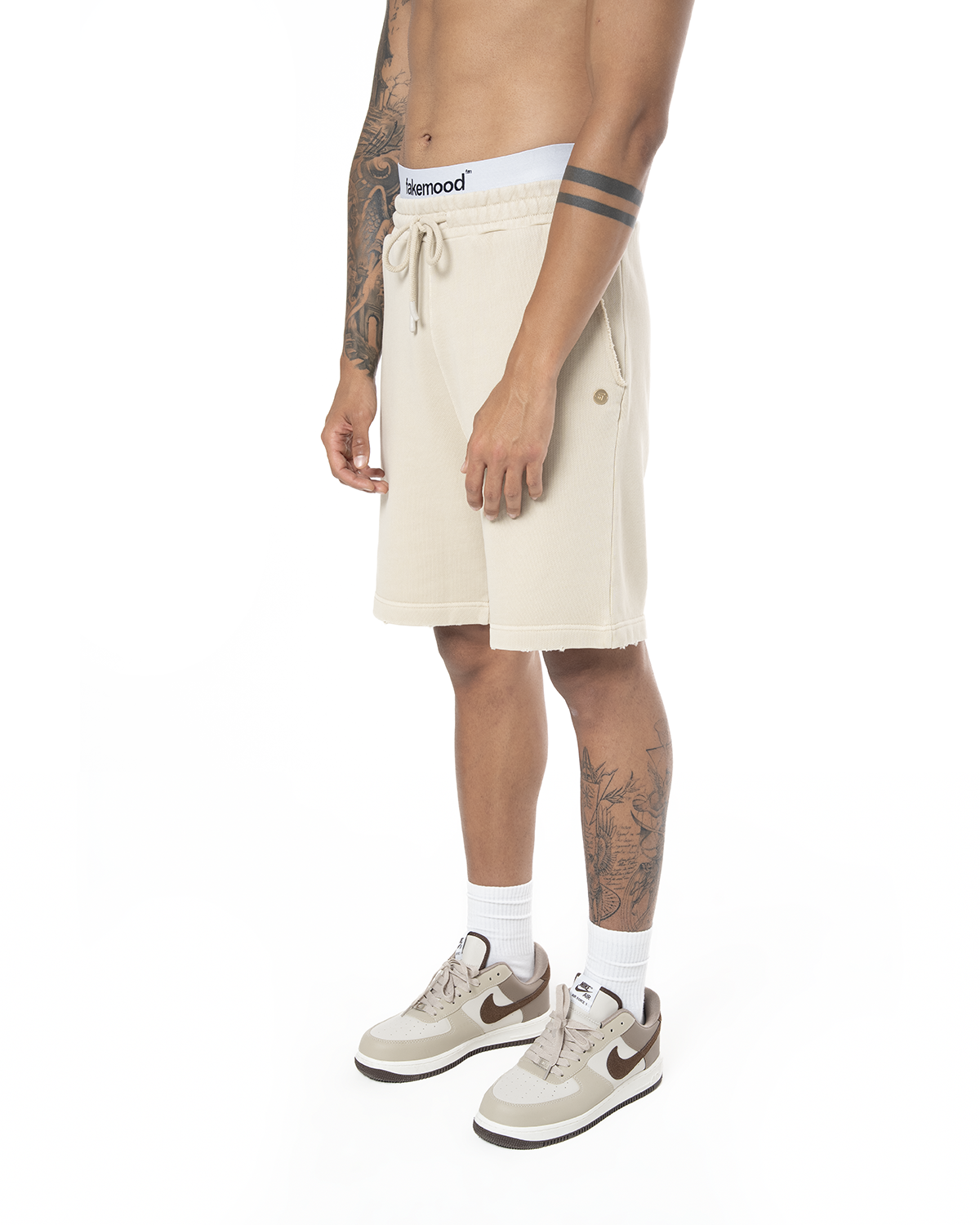 Unisex Oversize Nakişli Fm Madalyon Detayli Yipratmali Şort - Krem