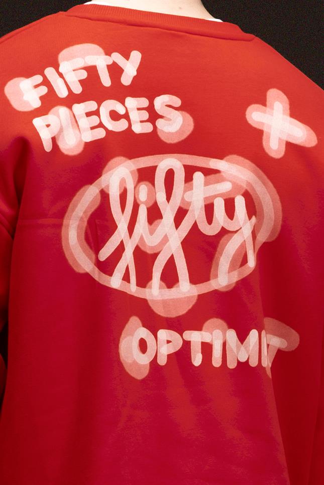 Erkek Kırmızı Düşük Omuzlu Sırt Baskılı Sweatshirt