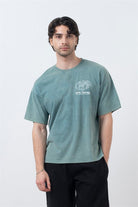 Erkek Yeşil Düşük Omuzlu Asit Yıkamalı T-Shirt