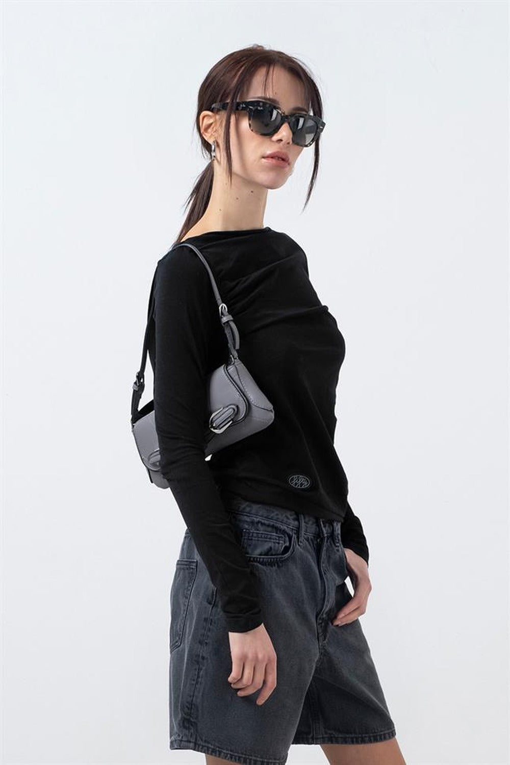 Fifty Pieces-Siyah Kapüşonlu Uzun Kollu Bluz-T-Shirts-2-Milagron.com