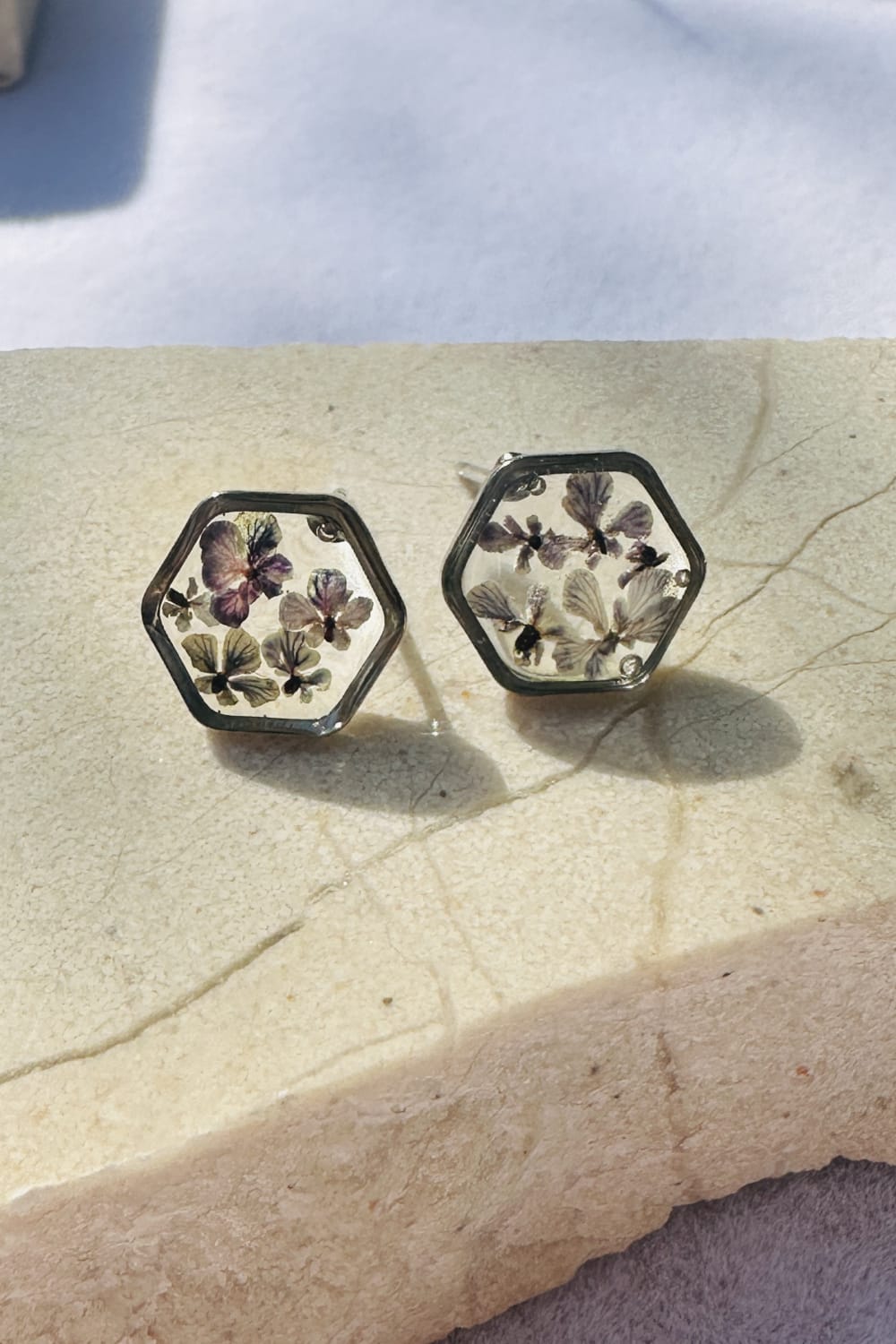 Fiorel Design-Teeny Weeny Hexagon Rhodium - Lilac-Küpe-1-Milagron.com