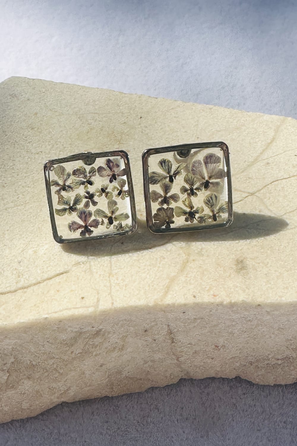 Fiorel Design-Teeny Weeny Square Rhodium - Lilac-Küpe-1-Milagron.com