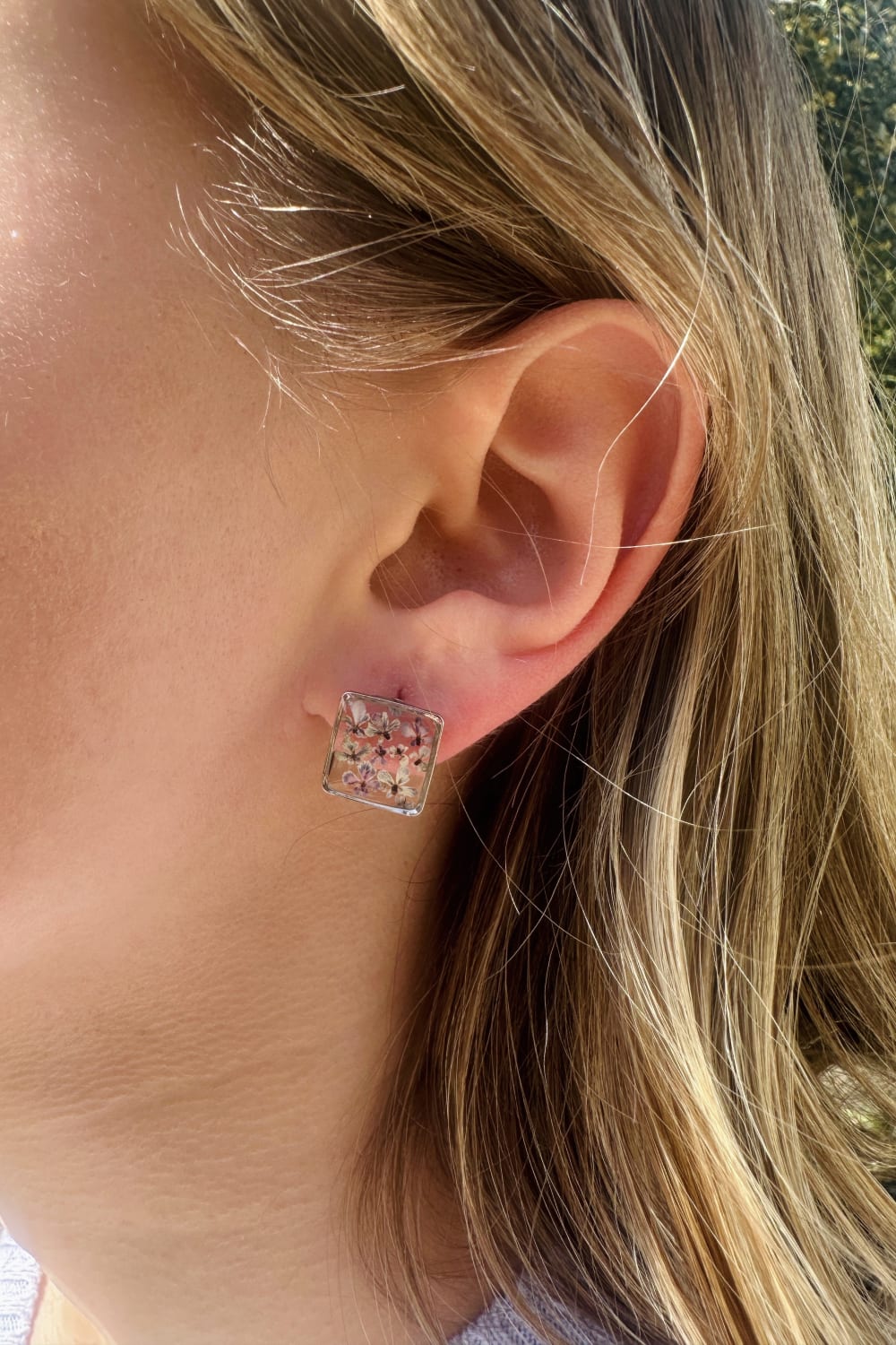 Fiorel Design-Teeny Weeny Square Rhodium - Lilac-Küpe-2-Milagron.com