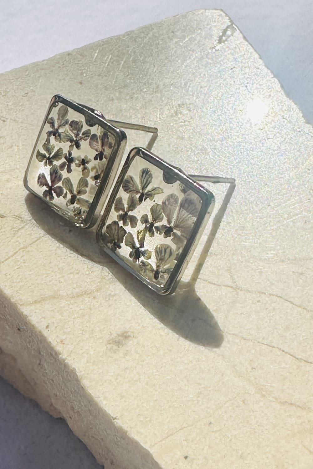 Fiorel Design-Teeny Weeny Square Rhodium - Lilac-Küpe-3-Milagron.com