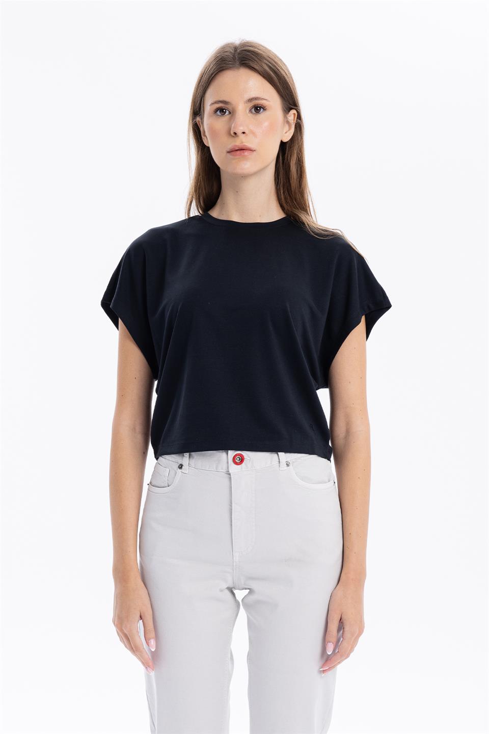 Bisiklet Yaka Çizgi Detaylı Oversize Yarasa Kol Kadın T-Shirt