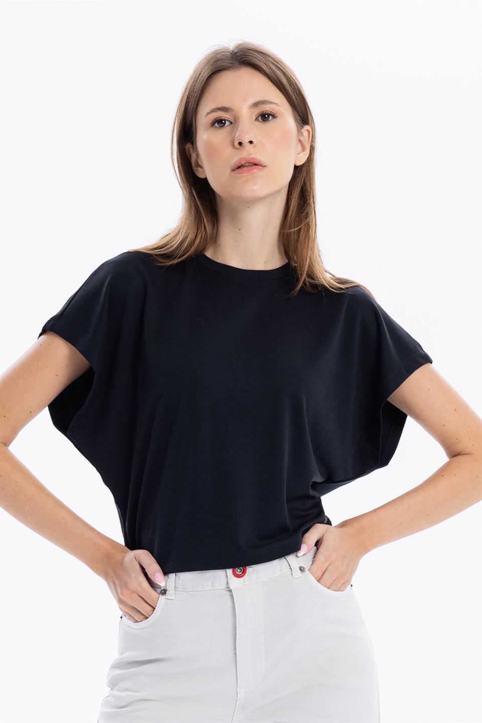 Bisiklet Yaka Çizgi Detaylı Oversize Yarasa Kol Kadın T-Shirt