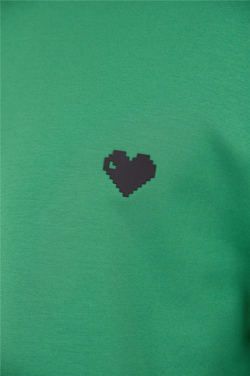 Bisiklet Yaka Göğsü Piksel Kalp Baskılı Erkek T-Shirt