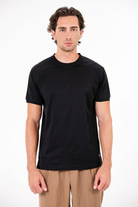 Bisiklet Yaka Kol Ucu Ve Yakası Trikolu Basic Erkek T-Shirt