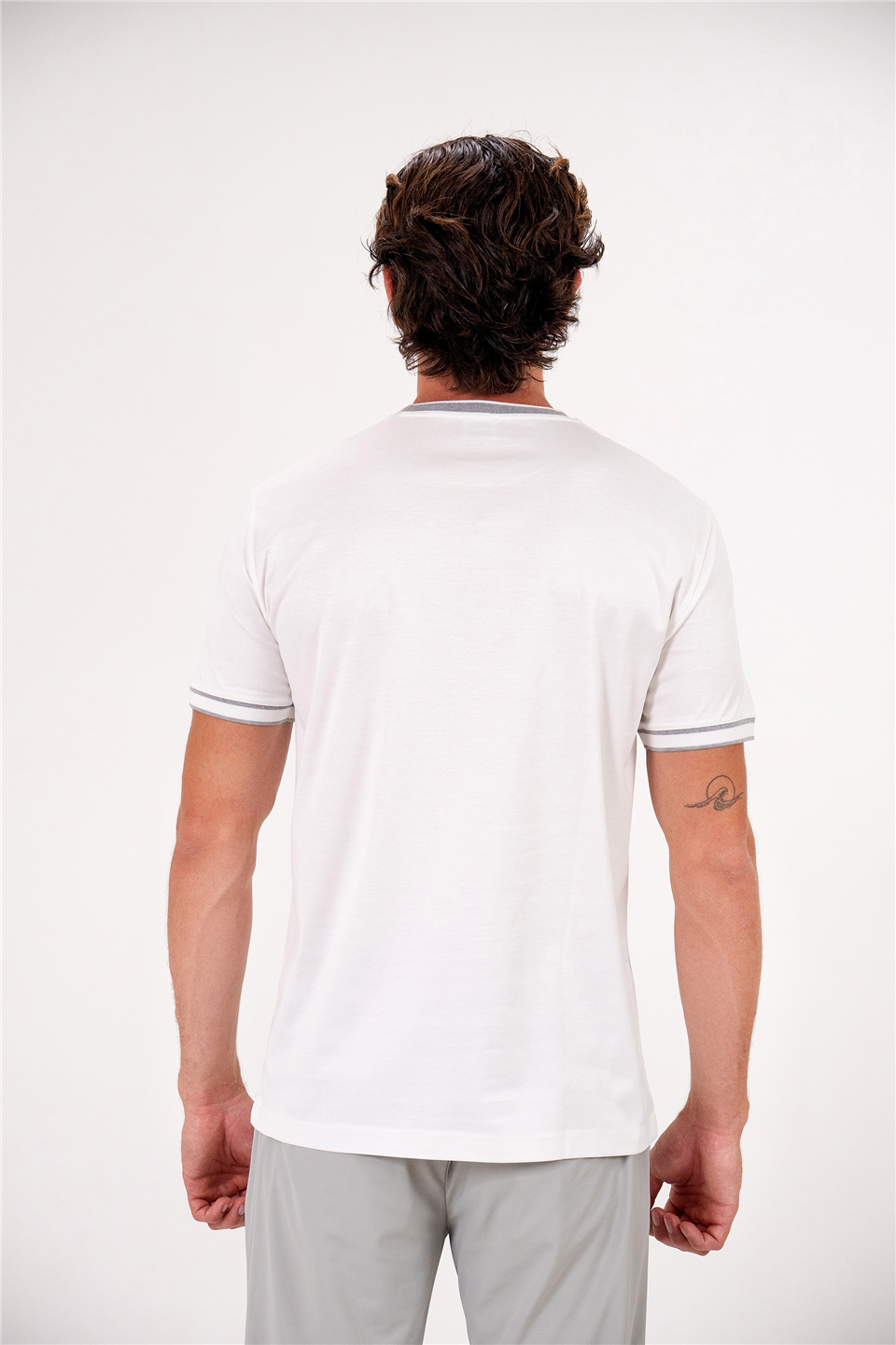 Bisiklet Yaka Kol Ucu Ve Yakası Trikolu Erkek T-Shirt