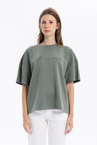 Bisiklet Yaka Oversize Emboss Baskılı Kadın T-Shirt