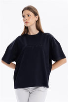 Bisiklet Yaka Oversize Emboss Baskılı Kadın T-Shirt